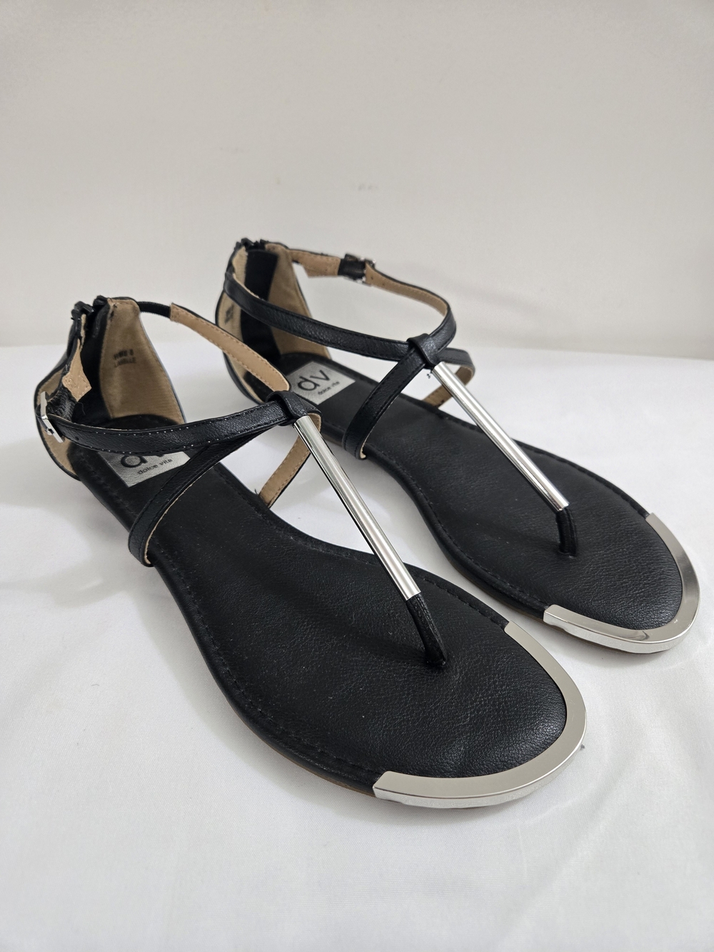 DV by Dolce Vita Black T Strap Sandals Women’s Size 8 Silver Accent Zip